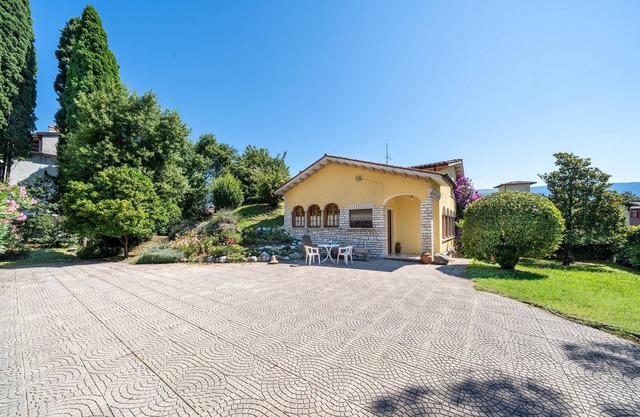 4 bedroom gorgeous home in Bogliaco BS