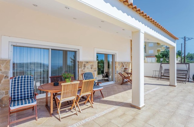4 bedroom accommodation in Kaki Thalassa-Keratea