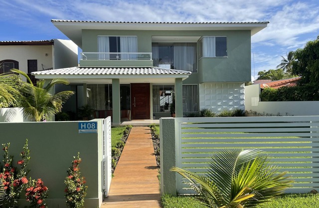 4-bedroom Guarajuba beach house, near the beach, with pool and wifi
