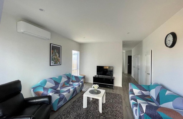 4 bedroom home fully furnished in Papakura, Auckland