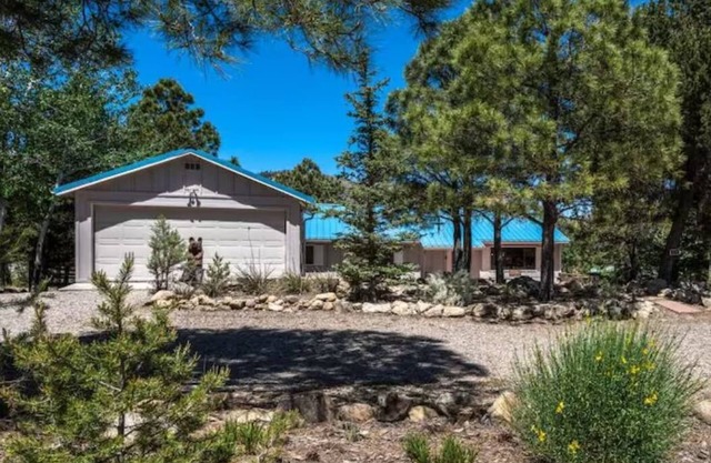 4 Bedroom House/Cabin - Sleeps 10