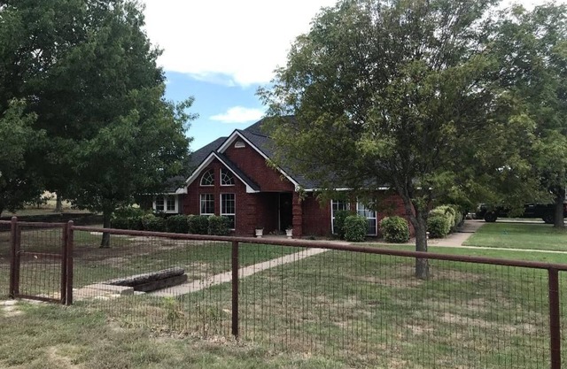 4-bedroom house in charming Aledo, Horse pasture and shed.