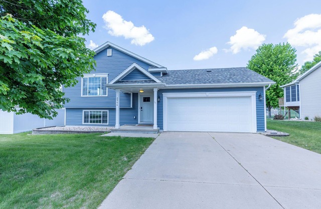 4-bedroom house in peaceful Spirit Lake with WiFi, AC, SPACIOUS