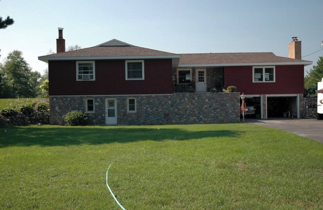 4-bedroom house in Walker, Trail access, large parking for trailers