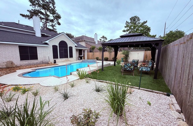 4-bedroom house in wonderful Spring with a pool