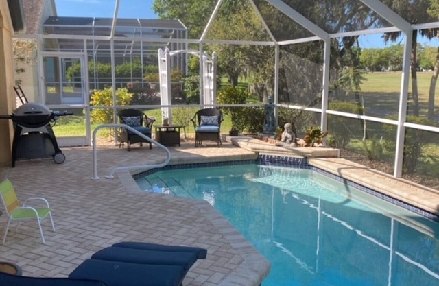 4 Bedroom house with a heated pool on a public golf course