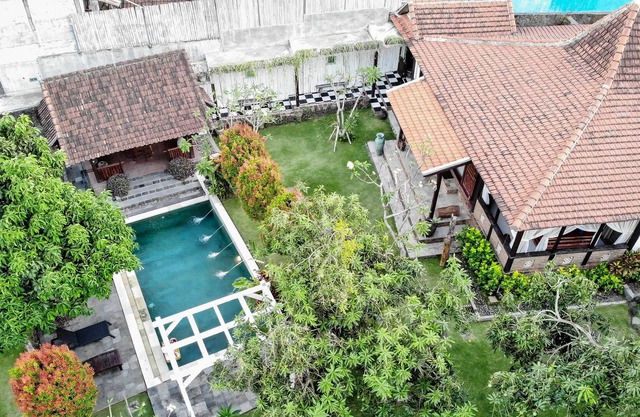 4 Bedroom Joglo Home, Large Garden, Swimming Pool, Housekeeping staff