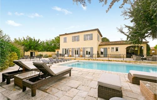 4 Bedroom Lovely Home In Argilliers