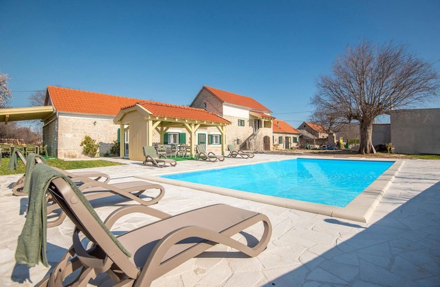 4 bedroom lovely home in Ljubotic