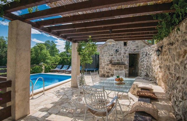 4 bedroom lovely home in Zmijavci
