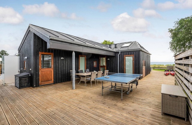 4 bedroom lovely home in Sjølund