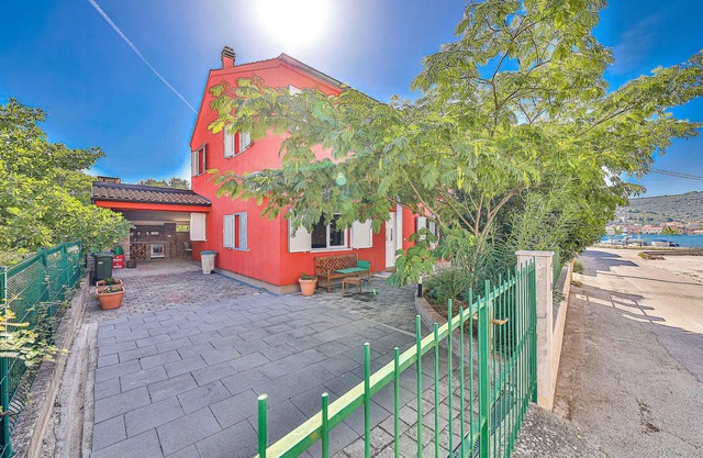 4 bedroom lovely home in Vinisce