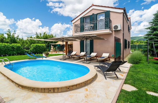 4 bedroom lovely home in Dicmo