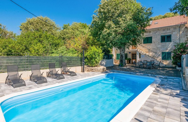 4 bedroom lovely home in Donji Vinjani