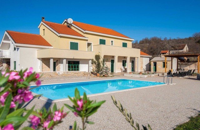 4 bedroom lovely home in Vinjani Donji