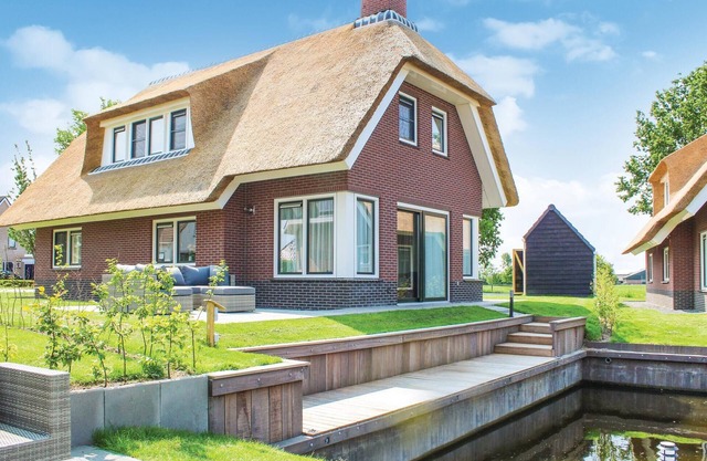 4 bedroom nice home in Idskenhuizen