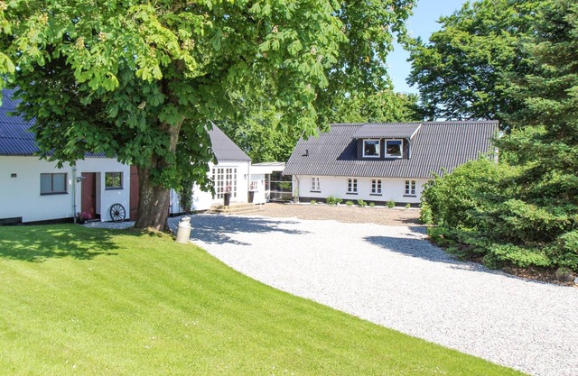4 bedroom nice home in Ejstrupholm