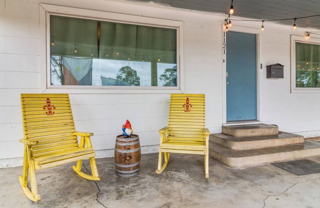 4 Bedroom Oasis - Middle of Downtown Lafayette!