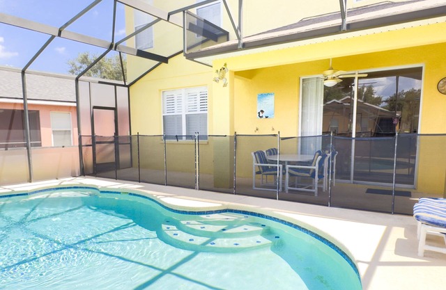 4 Bedroom Pool Home, Game Room Close to Disney