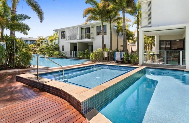 4 Bedroom Poolside Villa