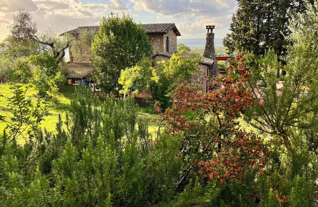 4-bedroom stone villa with AC, WiFi, swimming pool in beautiful Umbria