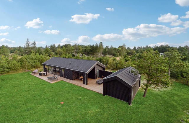 4 bedroom stunning home in Strandby