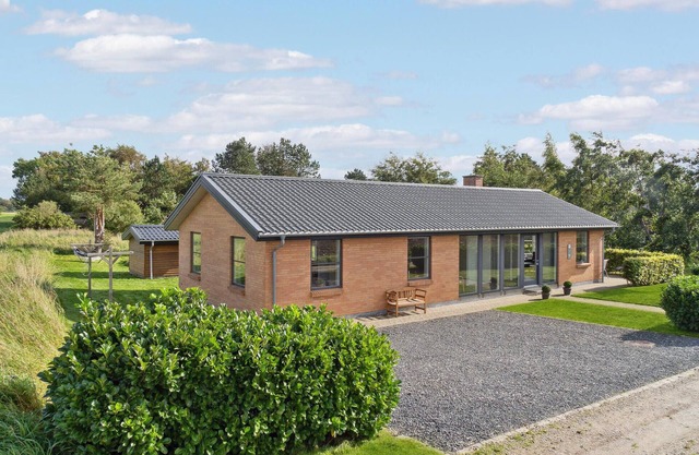 4 bedroom stunning home in Knebel