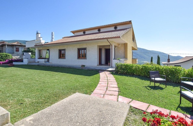 4 bedroom stunning home in Roccadaspide