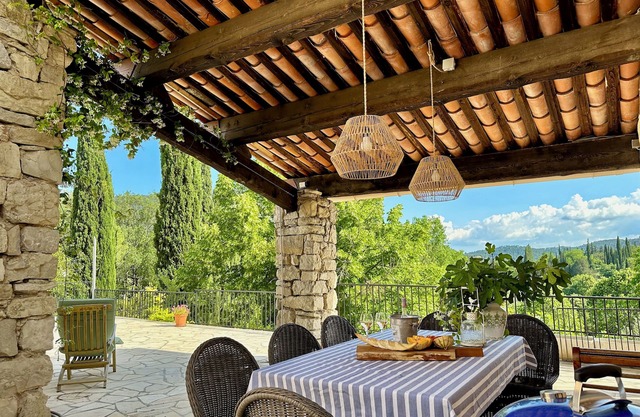 4 Bedroom Villa in the Provence, With Pool, Beautiful Views and Lots of Privacy