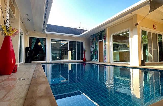 4-bedroom villa with private pool