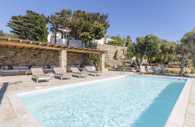 4 Bedroom Villa, walking distance to Mykonos Town, private pool