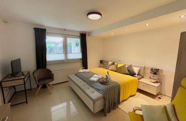 4 bedrooms, 2 bathrooms, kitchen, terrace - 10 min to fairground