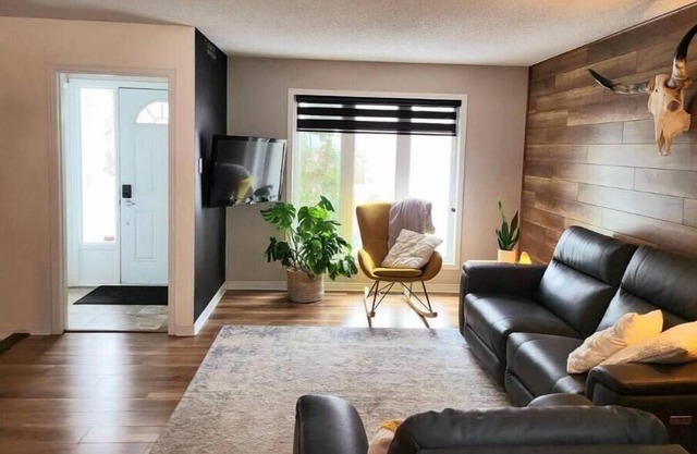 4 Bedrooms 3 Beds 1 Desk Heated Pool