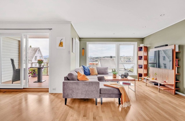 4 bedrooms appartement with fantastic view of Tromsø harbour, free parking, wifi