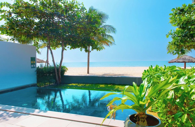4-Bedrooms BEACHFRONT villa Sanctuary Ho Tram resort, Cooking,BBQ & Pets allowed