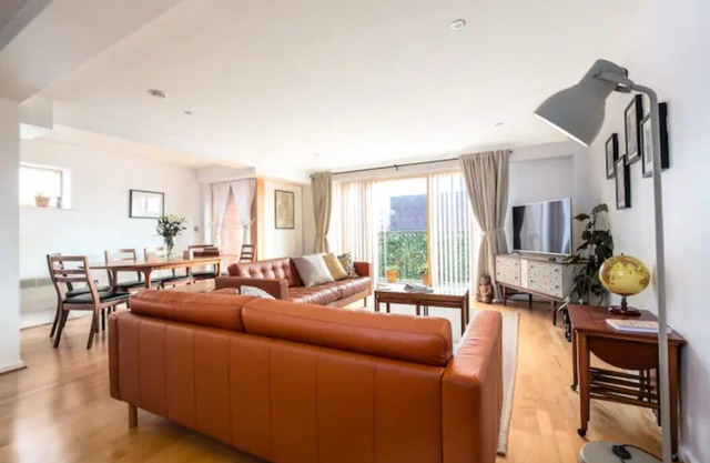 4 BEDROOMS-QUIET-SPACIOUS-QUALITY 4 to 8 beds PARKING x 2