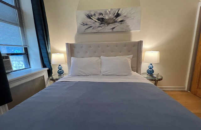 4 Beds w/Balcony - Steps from Empire State Building