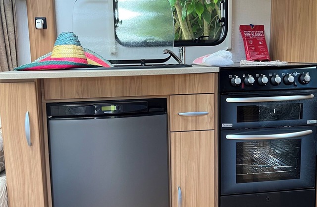 4 berth caravan to rent for 2 adult and 2-3 kids. 110$/night.