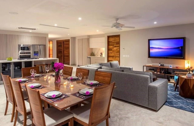 4 BR Casa Indah Luxury 3400 SF Condo, 4 BR Luxury Indah Condo 3400 SF