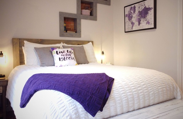 #4 Charming Room in Historic House, Violet Villa
