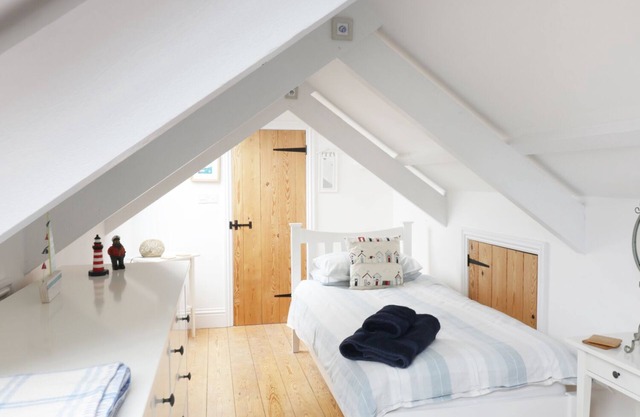 4 COASTGUARD COTTAGES, family friendly, with open fire in Coverack