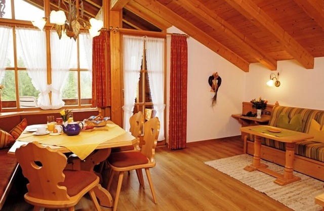 (4) Drei-Raum-Ferienwohnung 65qm, 2-6 Personen, Dusche/WC, Wohn-Schlafraum + 2 Extra Schlafzimmer, Küche, großer Balkon