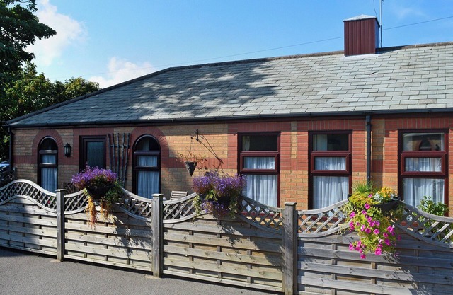 4 Eldin Hall Cottages