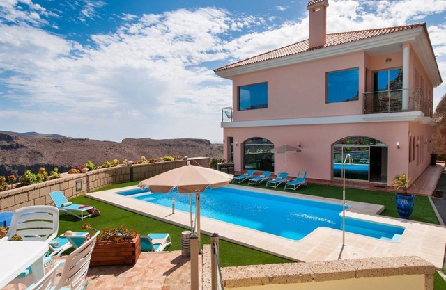 420 m² Apartment ∙ 3 bedrooms ∙ 6 guests