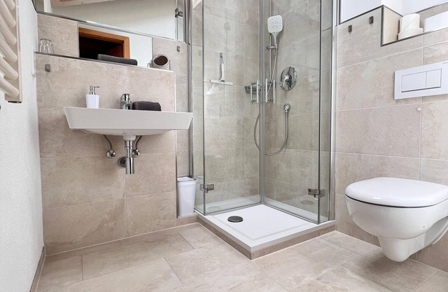 (4) Giebelstüberl -1-Zimmer Appartement , ca. 30qm, 1-2 Personen, Wohn/Schlafraum, Kochnische, Balkon