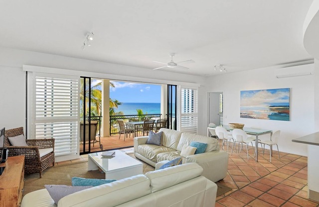 4 Hilltop Villas - Enjoy Ocean Views From The Heart Of The Village
