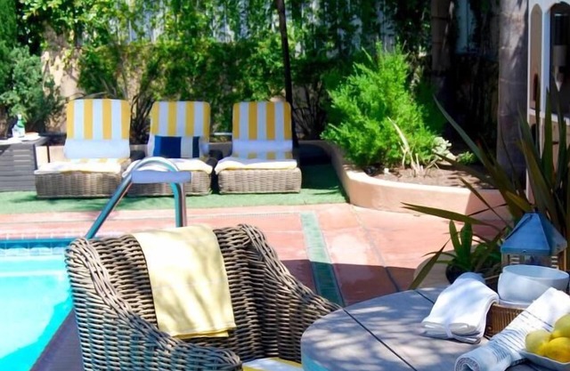 4 Kid-friendly Rooms, Minutes to Grammy Museum! Self-Parking, Swimming Pool