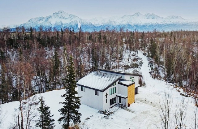 4 Master Suites in the Heart of Alaska.Abby's Place.