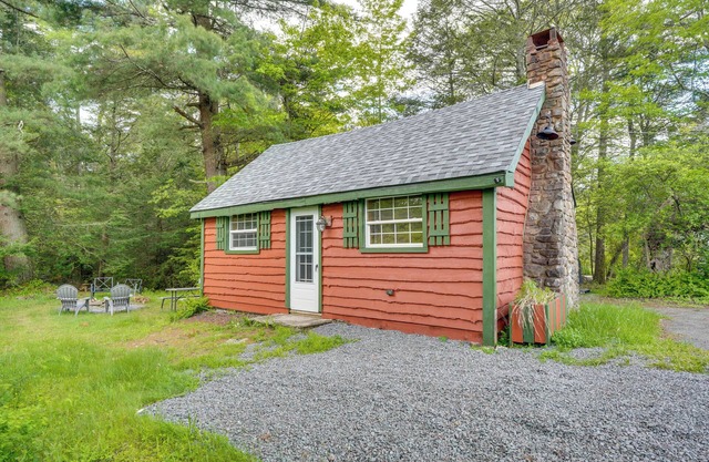4 Mi to Big Boulder: 'The Cozy Cabin' on 8 Acres!