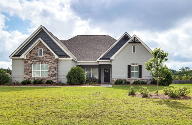 4 Mi to Dtwn: Stylish Home w/Large Yard in Dothan